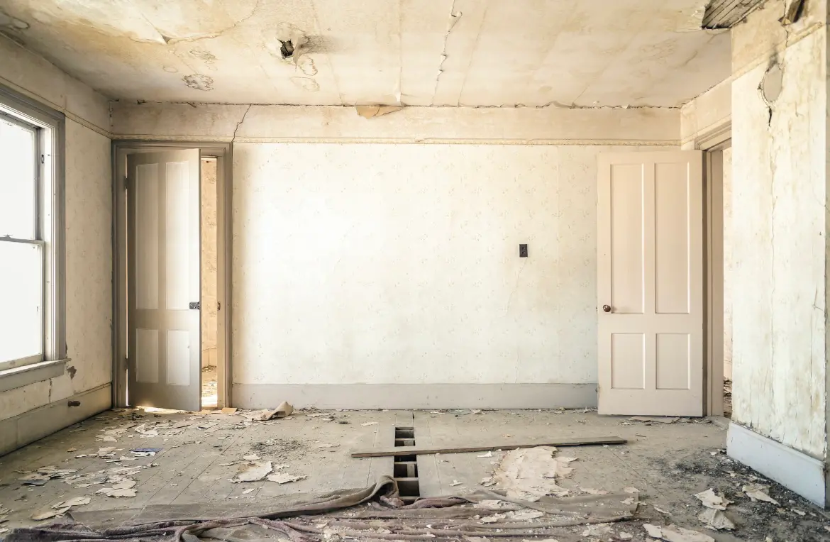 Waste disposal crew managing a cleanout project in Desert Edge